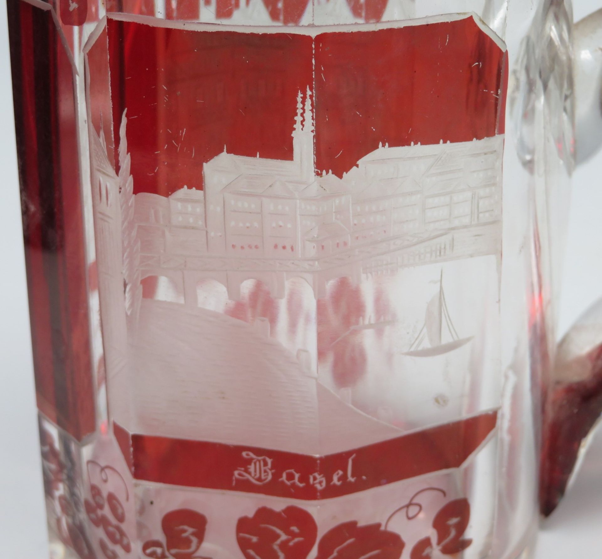 Bade-Henkelkrug, 19. Jahrhundert, kantig geschliffenes Glas, graviert mit Ansichten von Basel und d - Image 3 of 3