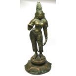 Stehende Göttin Parvati auf Lotussockel, Bronze, h 29 cm, d 12,5 cm.