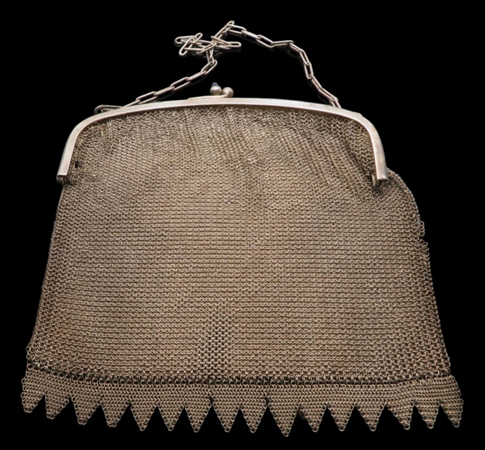 Abendtasche/Kettengliedertasche, um 1900, versilbert, 19,2 x 20,3 cm.