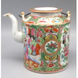 Teekanne, China, Famille Rose, 19. Jahrhundert, Weißporzellan mit polychromer Bemalung von Palastsz