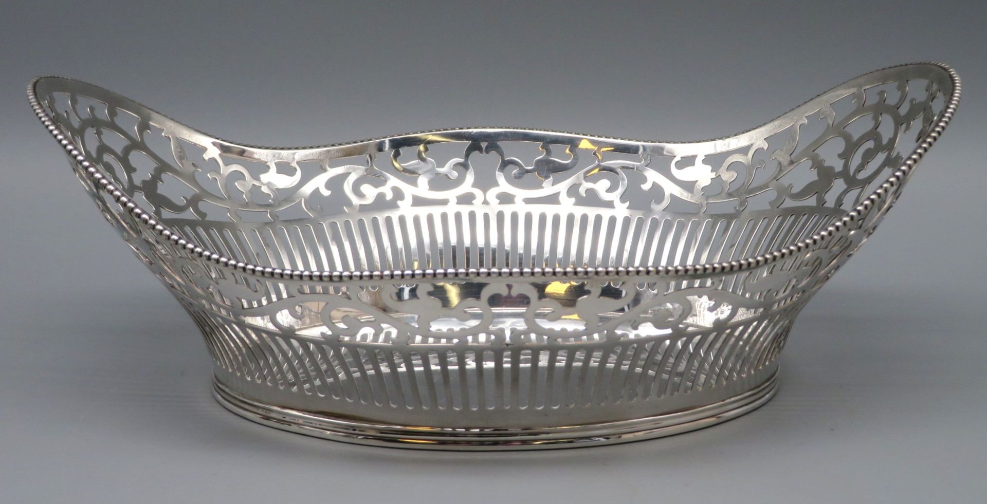 Elegante/r Schale/Brotkorb, Niederlande, D. Aubert, S-Gravenhage, Silber 835/000, punziert, 196 g,