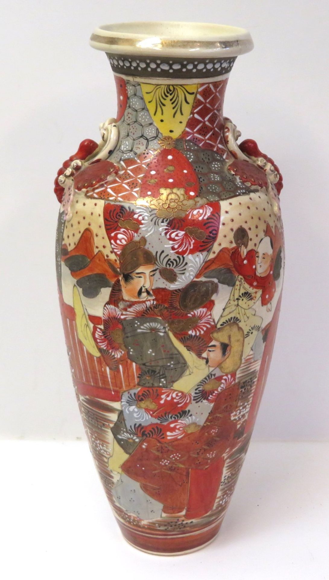 Vase, Japan, Satzuma, Fayence mit polychromer Handbemalung von Personen, im Boden gem., h 48 cm, d 