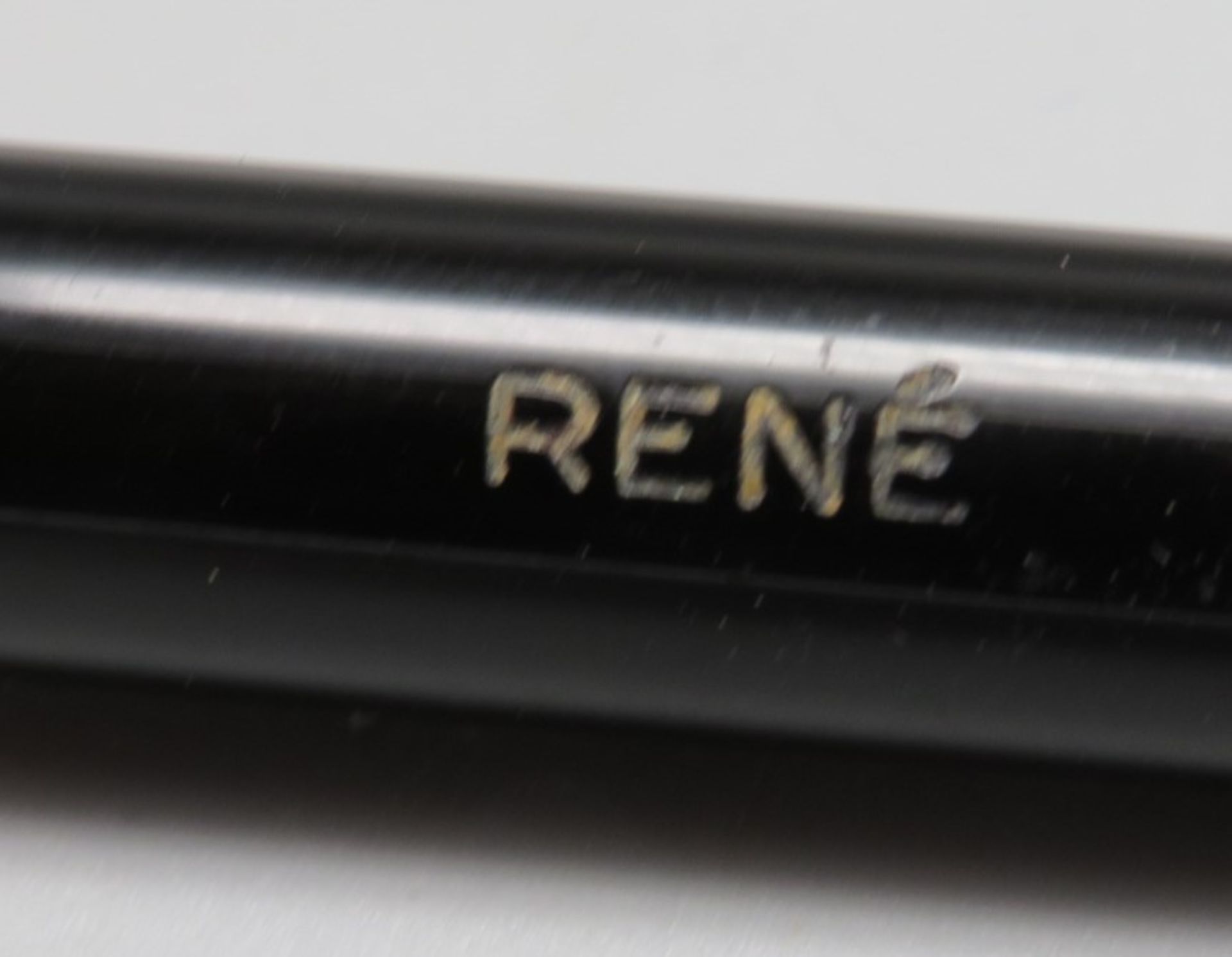 Kugelschreiber, Montblanc Meisterstück, Namensgravur "René", intakt, l 13,5 cm, d 1,8 cm. - Image 2 of 2