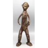Weibliche Ahnenfigur mit Kind, Afrika, Nigeria, Vere, antik, Bronze, rest., 32,5 x 12,5 x 7 cm.