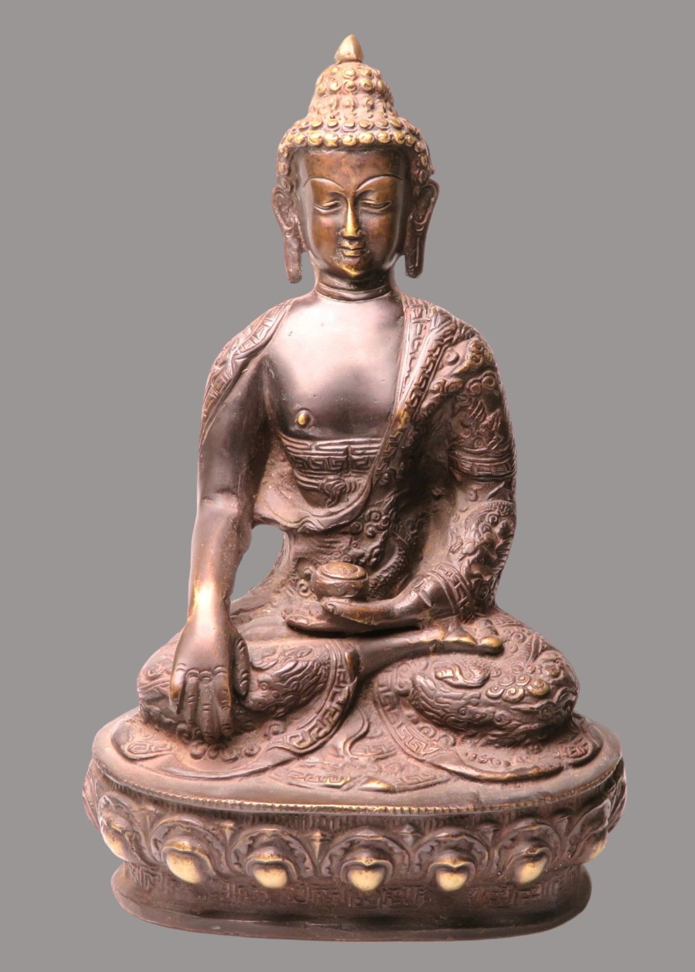 Sitzender Buddha, Südostasien, Bronze, Lotussockel, 27,5 x 17,5 x 11,5 cm.