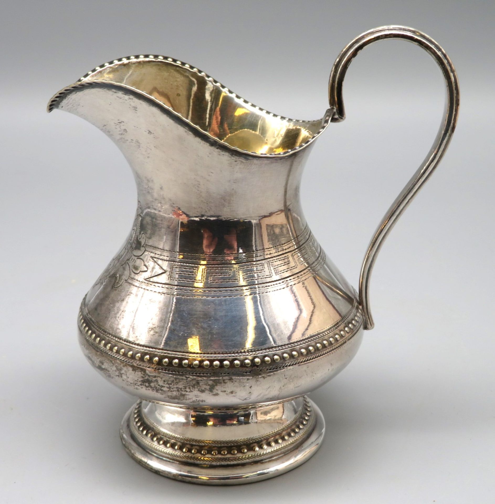 Sahnekännchen, 19. Jahrhundert, Silber 800/000, geprüft, 150 g, Innenvergoldung, umlaufender Perlra