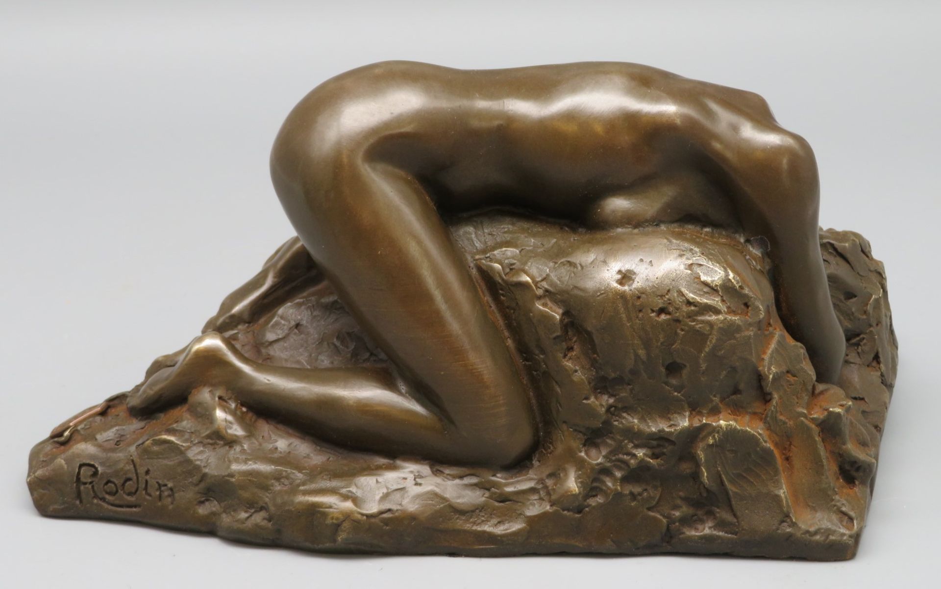 La Danaïd, nach Rodin, Bronze patiniert, bez., Museumkopie, 10 x 19 x 12 cm. - Image 2 of 2