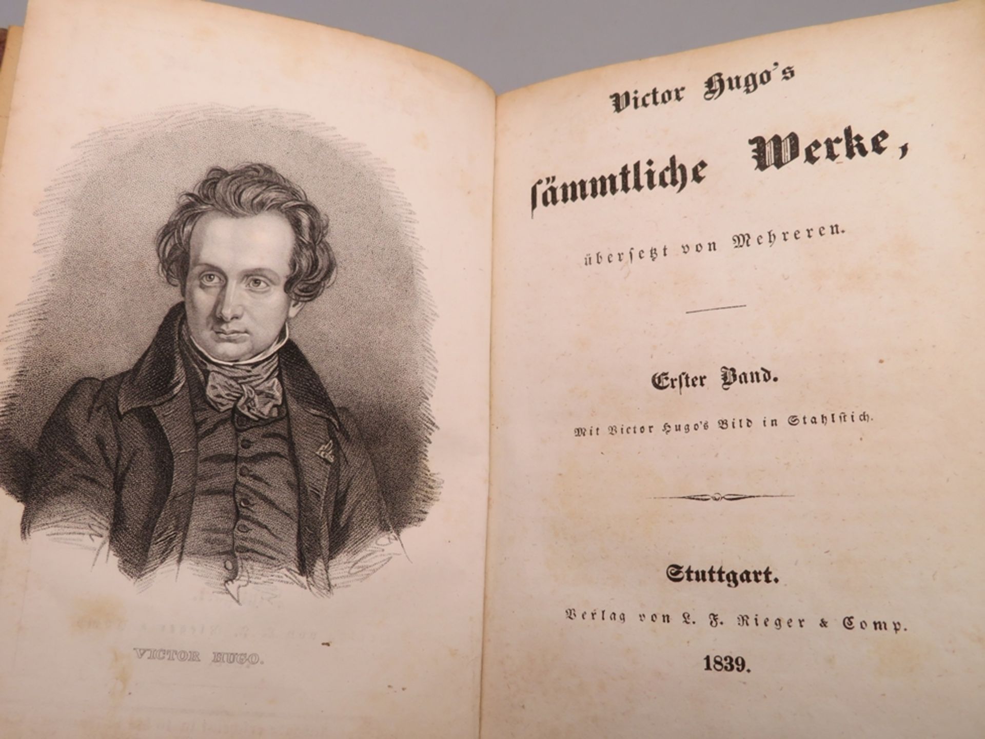 12 Bd., Victor Hugo's Sämmtliche Werke übersetzt von mehreren. Bd. 1 bis 12, Stuttgart 1840. - Bild 2 aus 2
