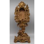 Reliquienhalter, 18. Jahrhundert, Holz geschnitzt und vergoldet, kleine Fehlstellen, 43 x 18,5 x 7,