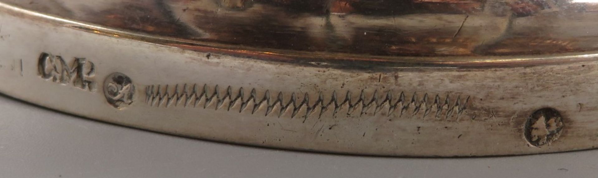 Antike Teekanne, 1. Hälfte 19. Jahrhundert, Silber 800/000, antike Punzen und Tremolierstrich, Holz - Image 2 of 2