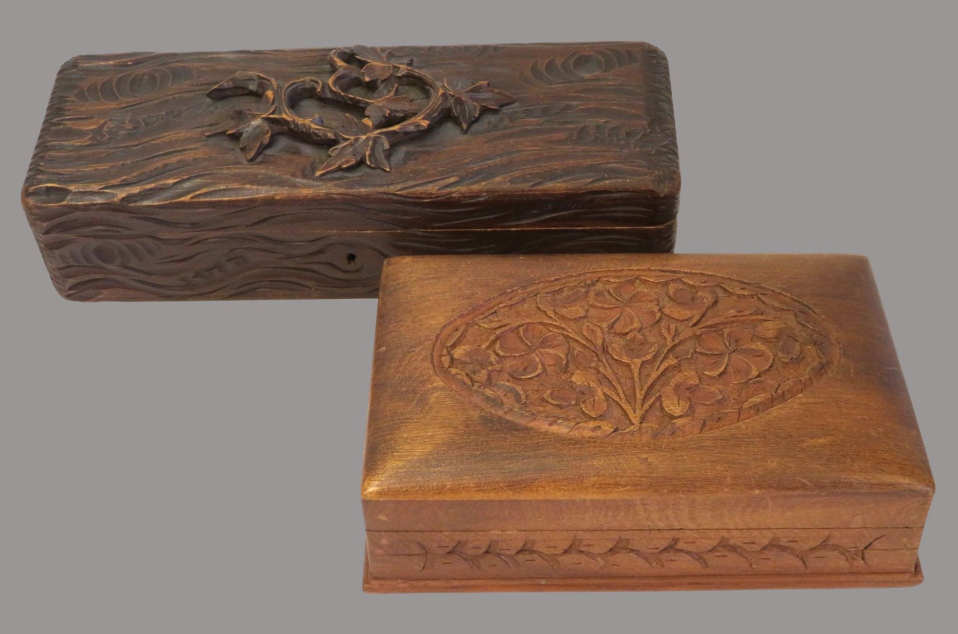 2 diverse Schatullen, Holz geschnitzt, h 6/7 cm.