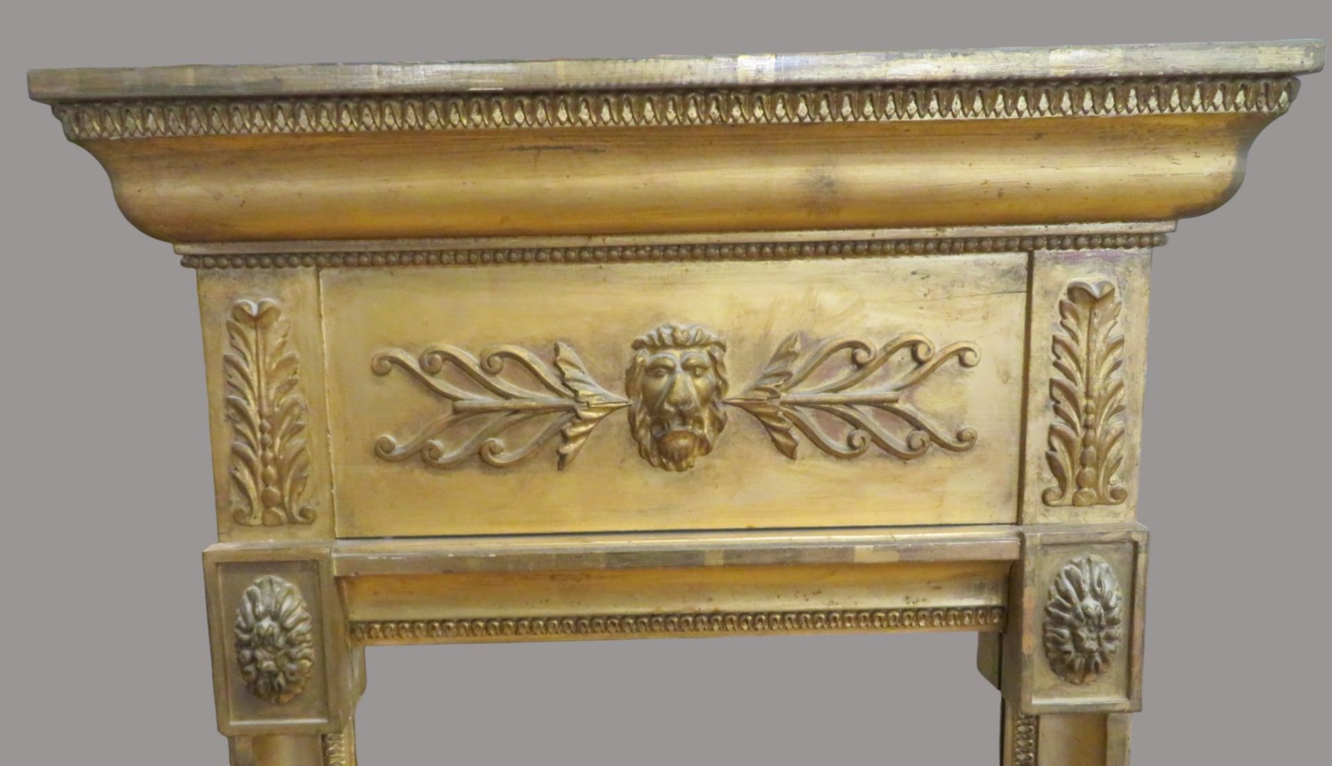 Spiegel, Empire, um 1800, Holz geschnitzt und vergoldet, 122 x 57 x 7,5 cm. - Image 2 of 3