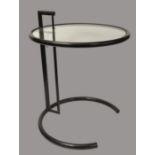 Adjustable Table, E1027, Entwurf Eileen Gray (1878 - 1976), 1926, geschwärztes Stahlrohr, farbloses