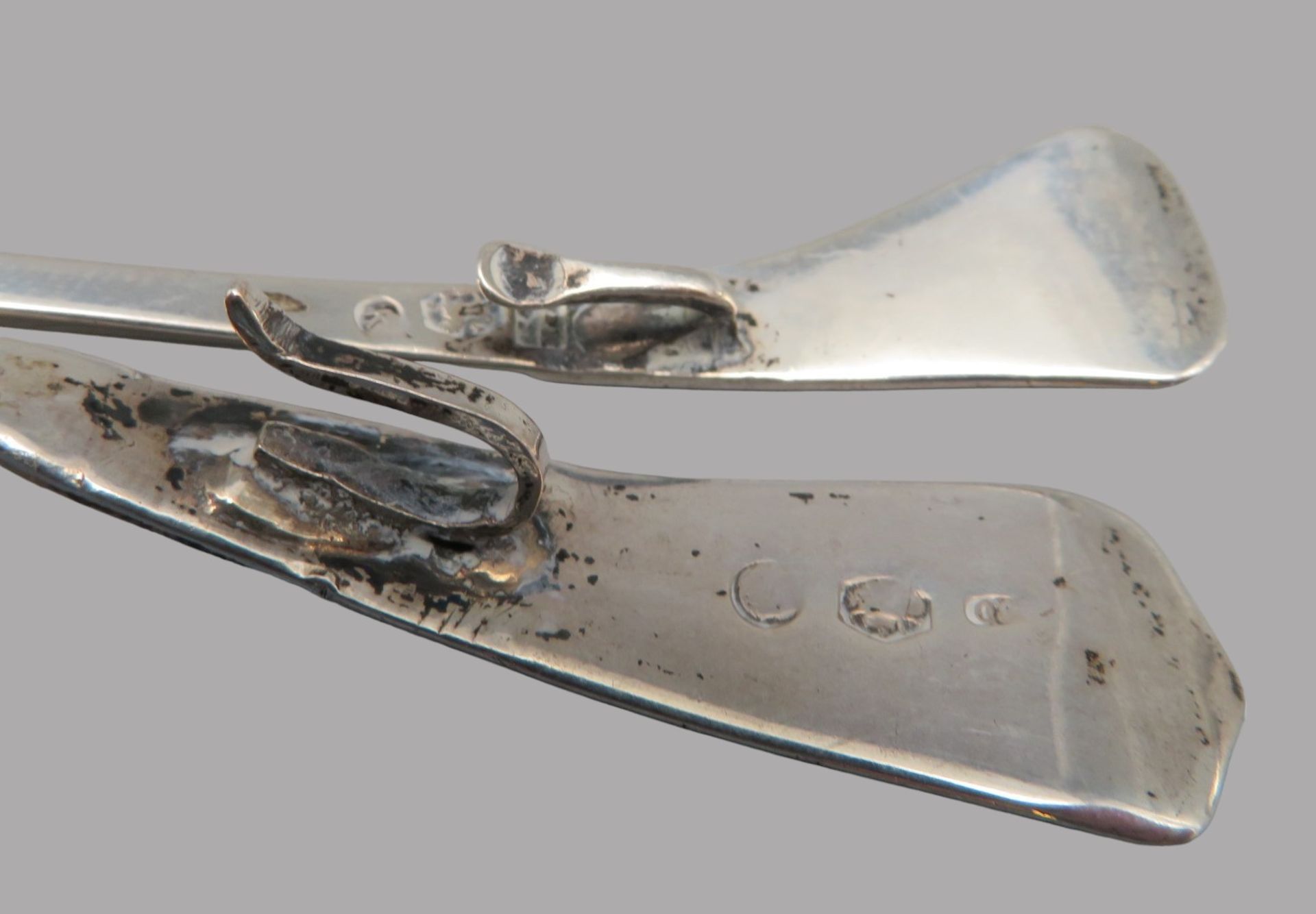 2 Marmeladenlöffel, um 1900, Silber 835/000, punziert, 31,8 g, l 11,5 cm. - Bild 2 aus 2