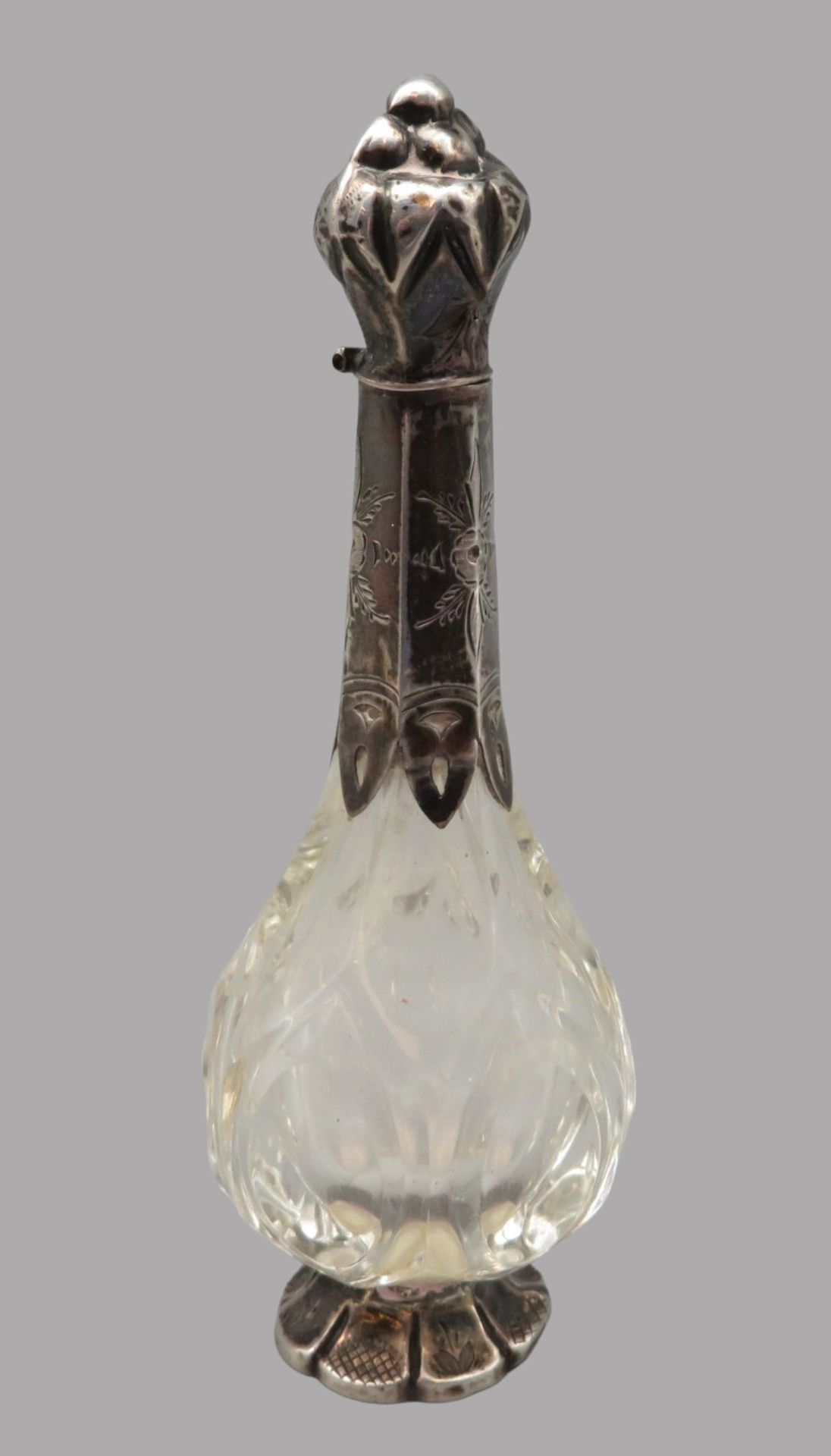 Parfumflakon, 19. Jahrhundert, farbloses Bleikristall geschliffen, Silbermontur, rest., h 12 cm, d