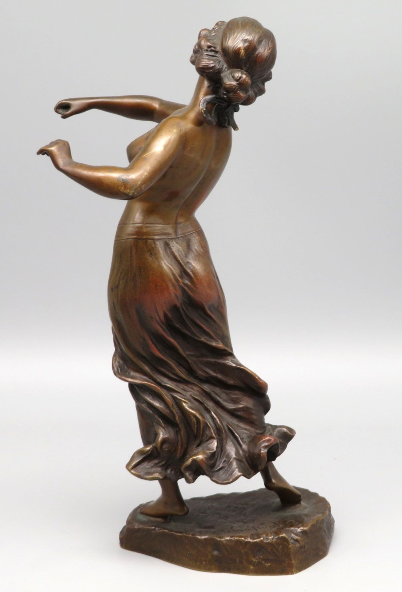 Hamburger, E., Bildhauer, um 1900, Tanzender, weiblicher Halbakt, Bronze, naturalistisch gestaltete - Image 2 of 3