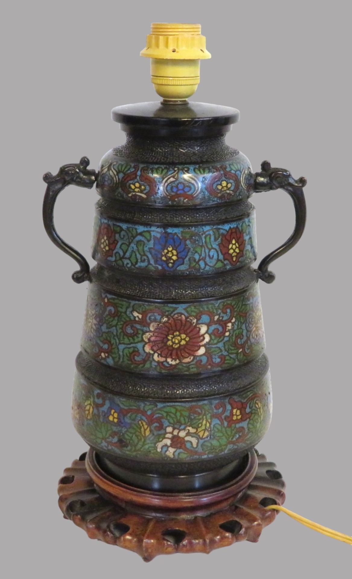 Dekorative Henkelvase, China, 19. Jahrhundert, Cloisonné, farbiger Zellenschmelz, seitliche Handhab - Bild 2 aus 3
