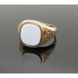 Historischer Ring mit Lagestein in Etui, Historismus, um 1900, Gelbgold 585/000, punziert, 3,8 g, R