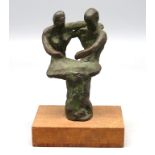 Unbekannter Bildhauer, 1960er Jahre, Liebespaar, Bronze patiniert, 11 x 6,5 x 4 cm.
