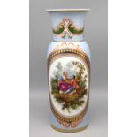 Vase, Biedermeier, 19. Jahrhundert, Weißporzellan mit polychromer und reicher Goldbemalung, Medaill