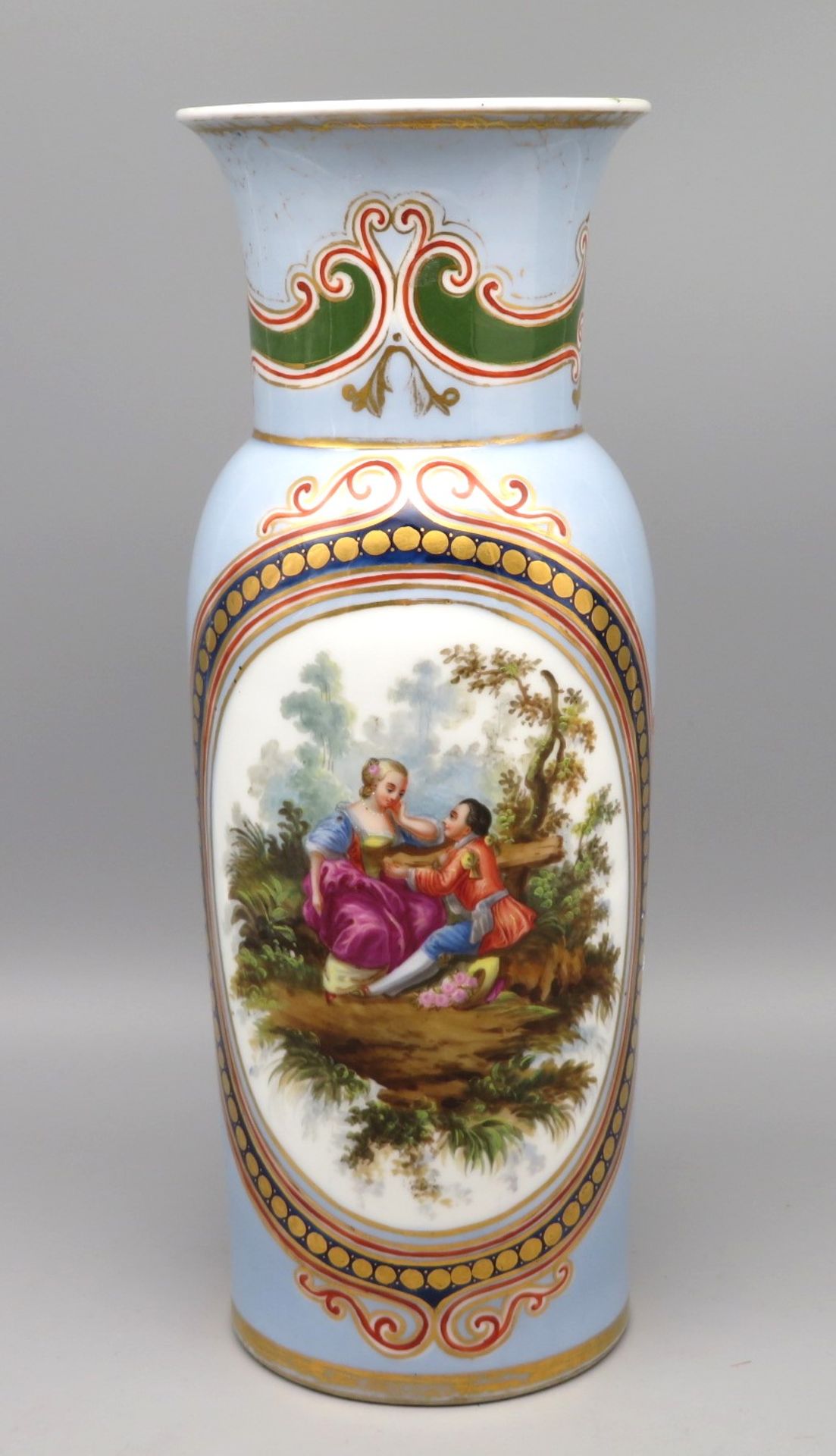 Vase, Biedermeier, 19. Jahrhundert, Weißporzellan mit polychromer und reicher Goldbemalung, Medaill