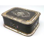 Chinoise Schatulle, England, 19. Jahrhundert, schwarzer Chinalack mit Perlmutteinlagen und Goldbema