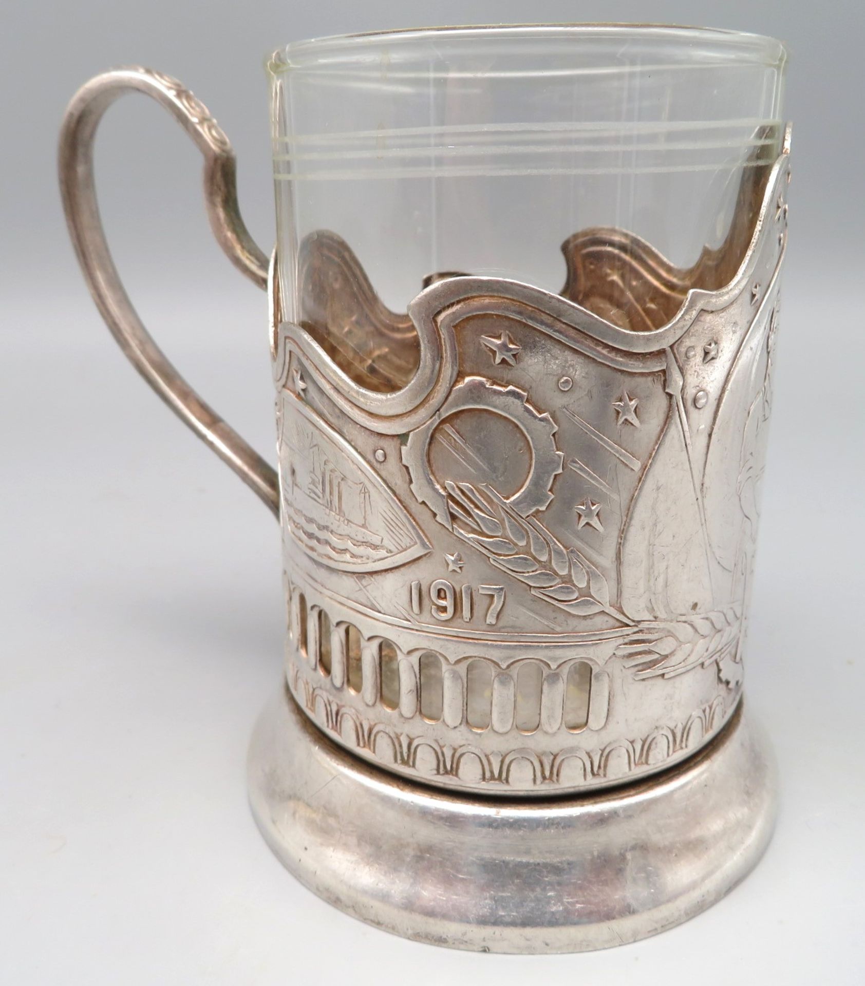Teeglashalter, Russland, versilberte Montur mit Reliefdekor von Sputnik, gem., h 11 cm, d 11 cm. - Bild 3 aus 4