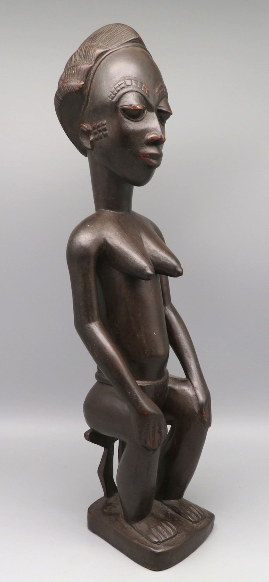 Weibliche Fruchtbarkeitsfigur, Afrika, Gabun, authentisch, Tatauierungen, Holz geschnitzt, 42 x 11, - Image 2 of 3