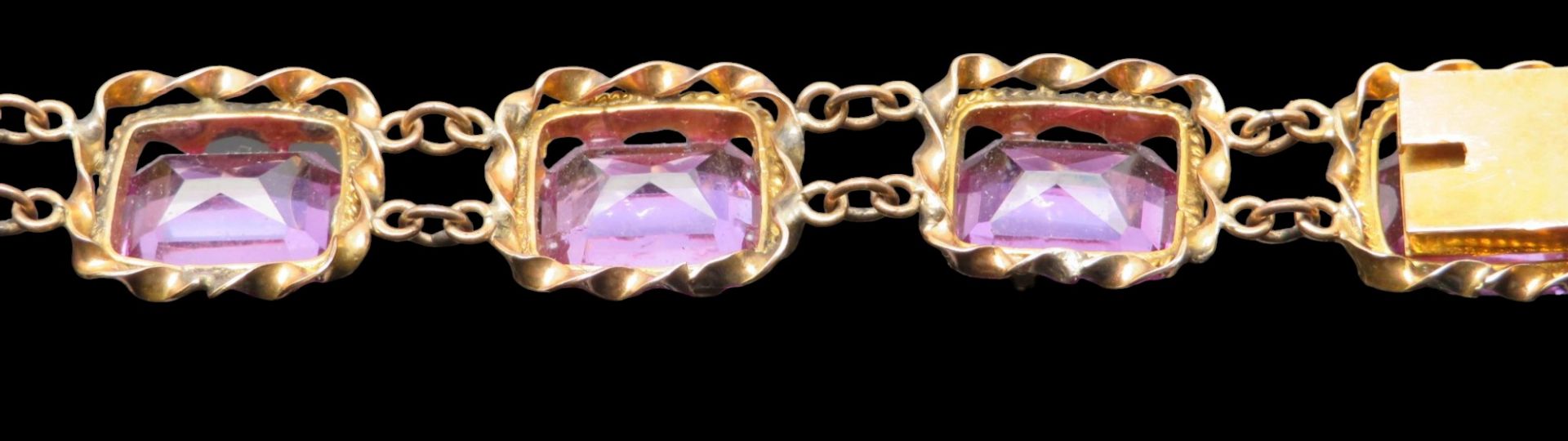 Armband, 8 facettierte Amethyste, teils durchbrochen gearbeiteter Kordelrand, Gelbgold 585/000, pun - Image 3 of 3