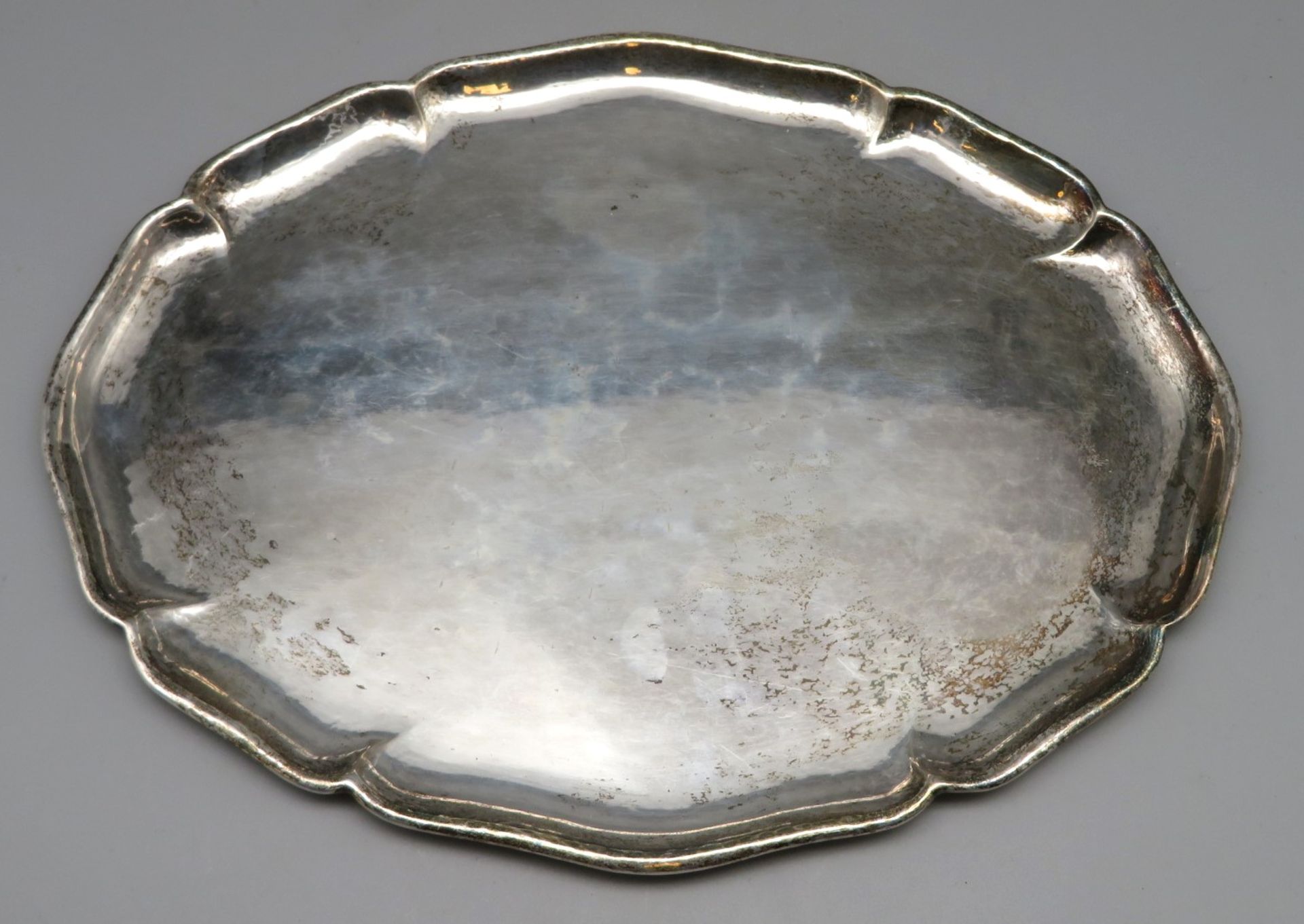 Ovales Tablett, Wilkens, Silber 830/000, punziert, 317 g, 1 x 29 x 22,5 cm.