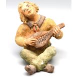 Monogrammist, DEK, 1930/40er Jahre, Der Mandolinenspieler, Ton mit polychromer Bemalung, 14,5 x 11