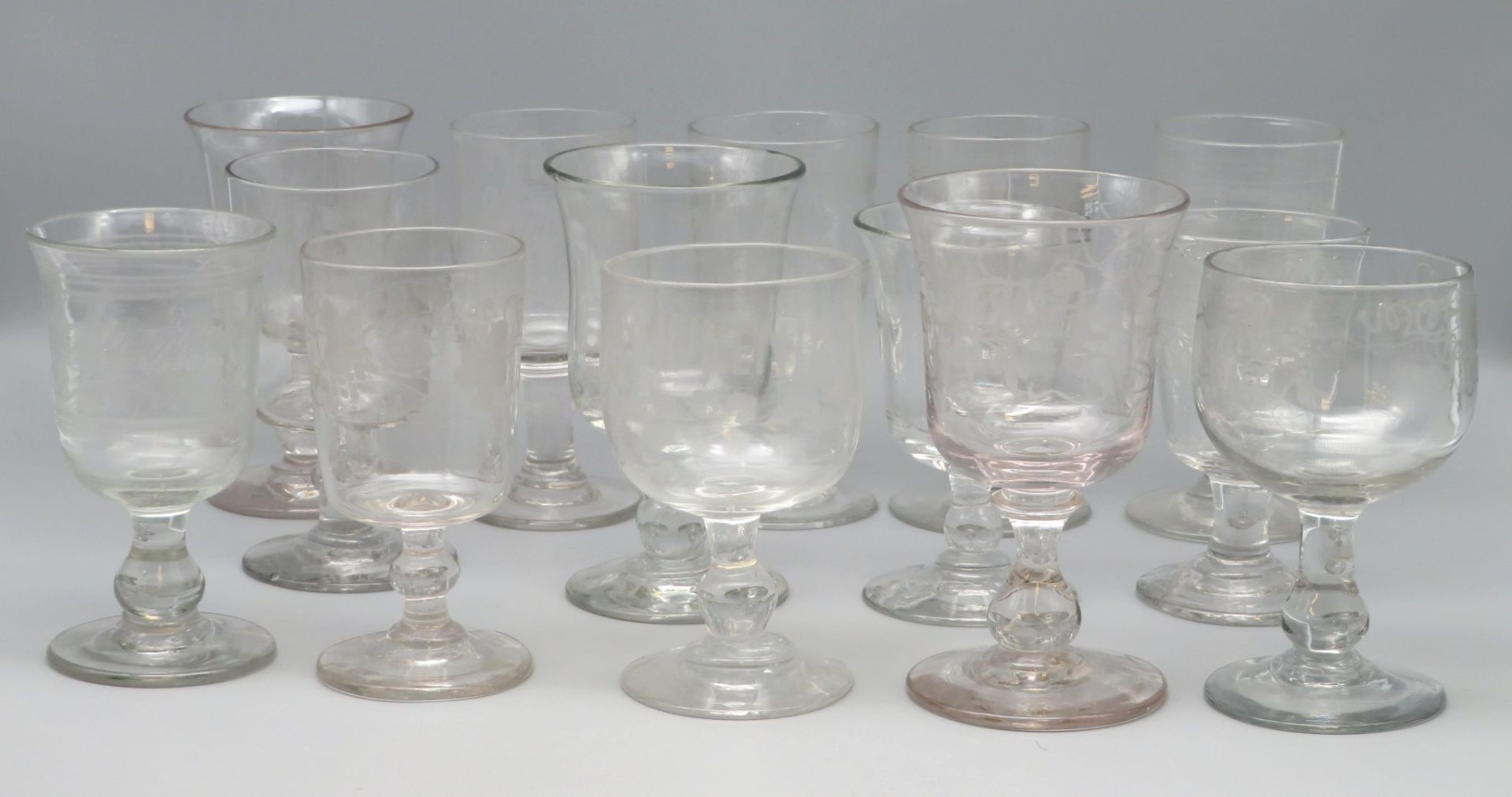 14 diverse, antike Gläser, wohl Frankreich, 19. Jahrhundert, farbloses Glas geschliffen, Ätzdekore,
