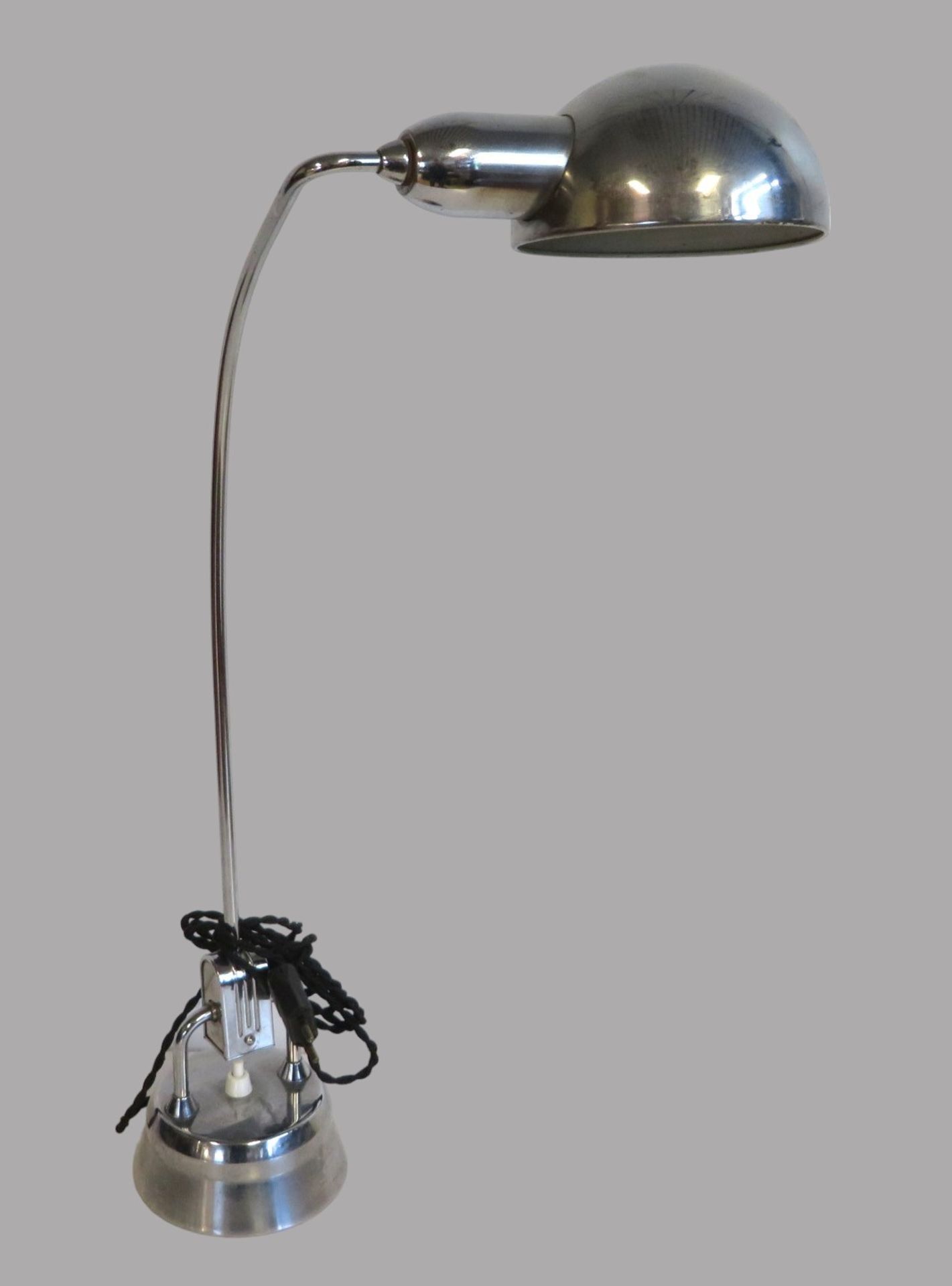 Vintage Tischlampe, 1950er Jahre, Chrom, h 59 cm, d 28 cm.