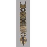Plankenmaske/Maske, Afrika, Burkina Faso, Bwa, Holz geschnitzt, gekalkt, 200 x 28 x 22 cm.