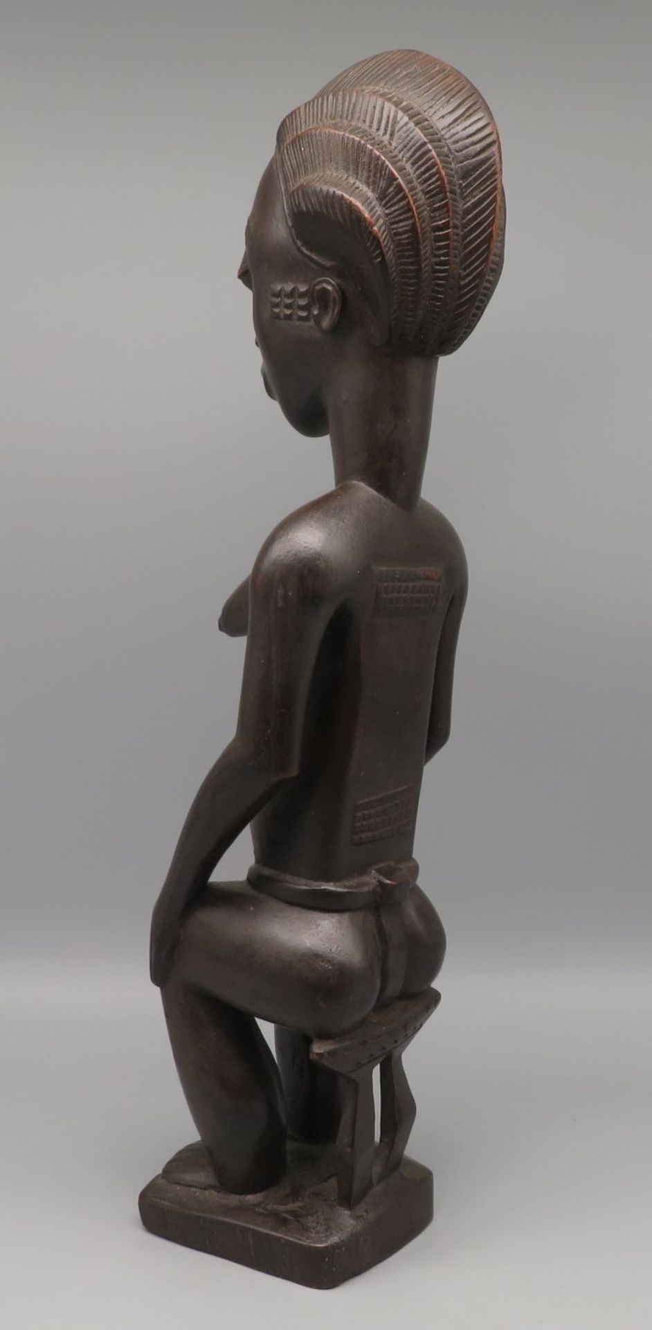 Weibliche Fruchtbarkeitsfigur, Afrika, Gabun, authentisch, Tatauierungen, Holz geschnitzt, 42 x 11, - Image 3 of 3