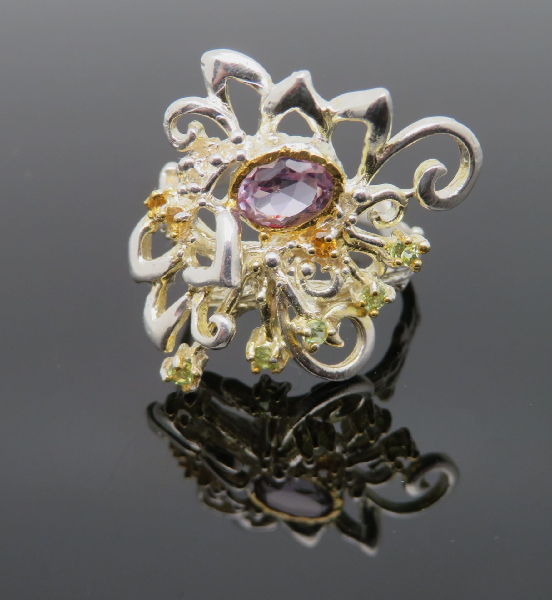 Filigraner Designer Ring, facettierter Amethyst, Ovalschliff, 5 facettierte, afghanische Peridote, 