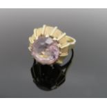 Vintage Damenring, 1940/50er Jahre, facettierter Amethyst, Rundschliff, Gelbgold 585/000, punziert,