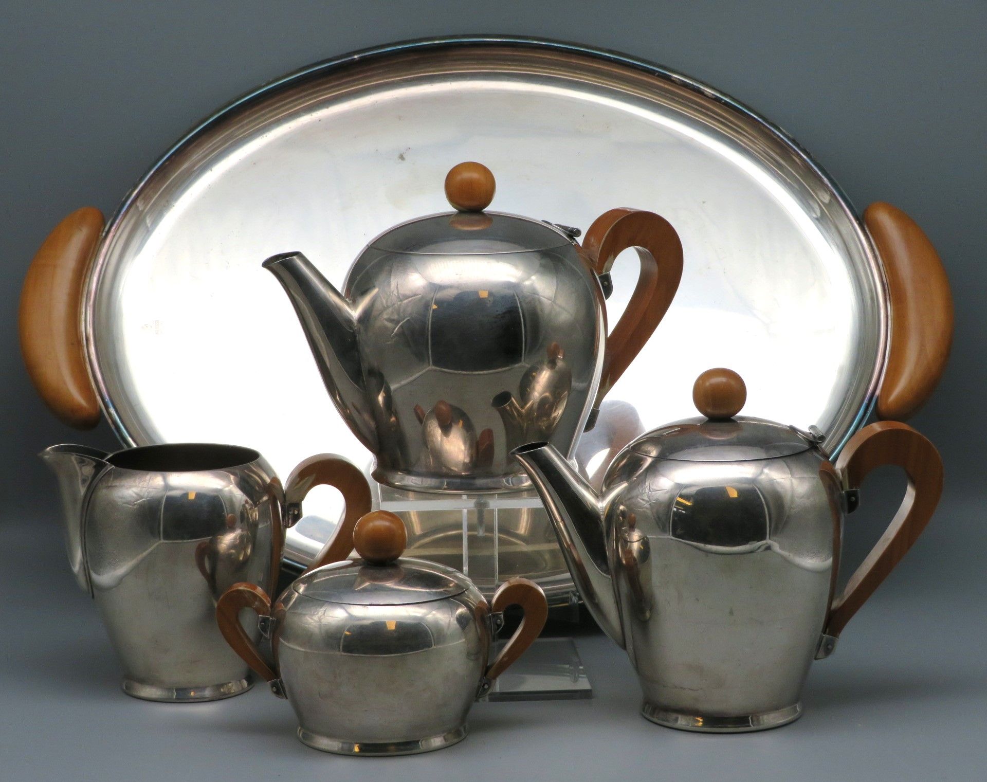 Designer Kaffee- und Teeservice, Bombé, Entwurf Carlo Alessi (1916 - 2009) 1945, 4 teiliges Kaffee-