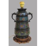 Dekorative Henkelvase, China, 19. Jahrhundert, Cloisonné, farbiger Zellenschmelz, seitliche Handhab