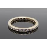 Zarter Memory-Ring, umlaufend besetzt mit 27 Diamanten, Gold 750/000, punziert, 1,86 g, monogr. "EP