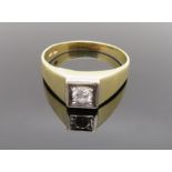 Herrenring, Brillant, ca. 0,20 ct, Weiß- und Gelbgold 585/000, punziert, 3,74 g, Ringgr. 66/67.