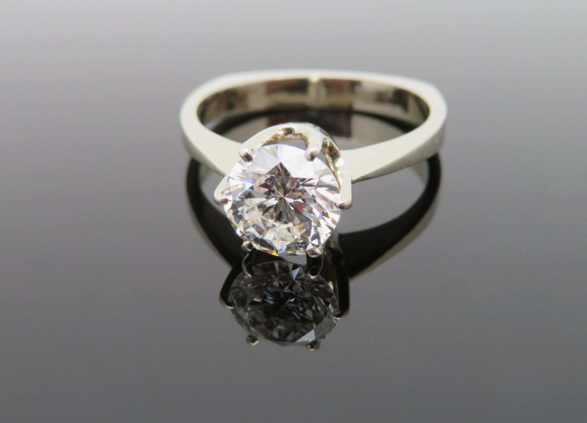 Solitärring, Brillant, ca. 1,3 ct, W VVSI, Weißgold 585/0000, punziert, 4,1 g, Ringgr. 56/57.