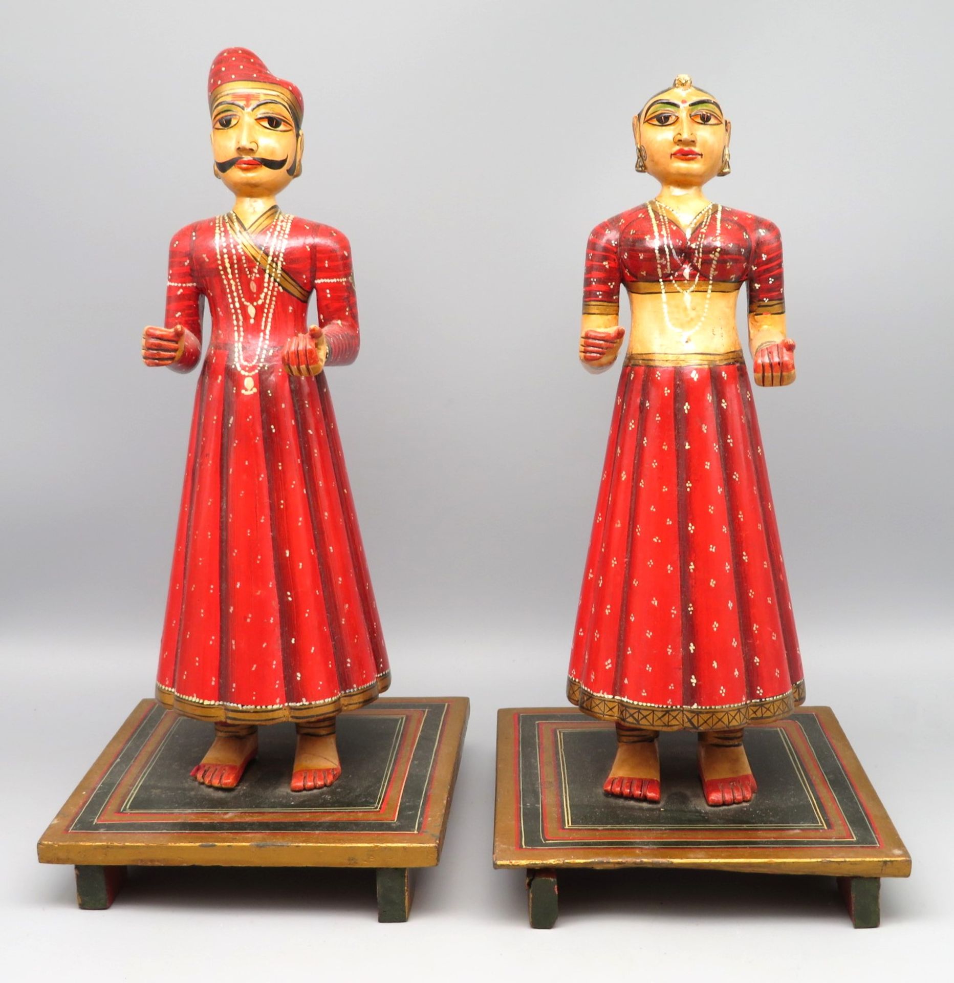 2 indische Hochzeitsfiguren, Indien, 1. Hälfte 20. Jahrhundert, Holz geschnitzt, farbig bemalt, qua
