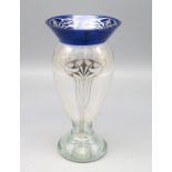 Vase, Jugendstilmanier, farbloses Glas mit feiner Silberauflagenmalerei in vegetabilem Dekor, blau 