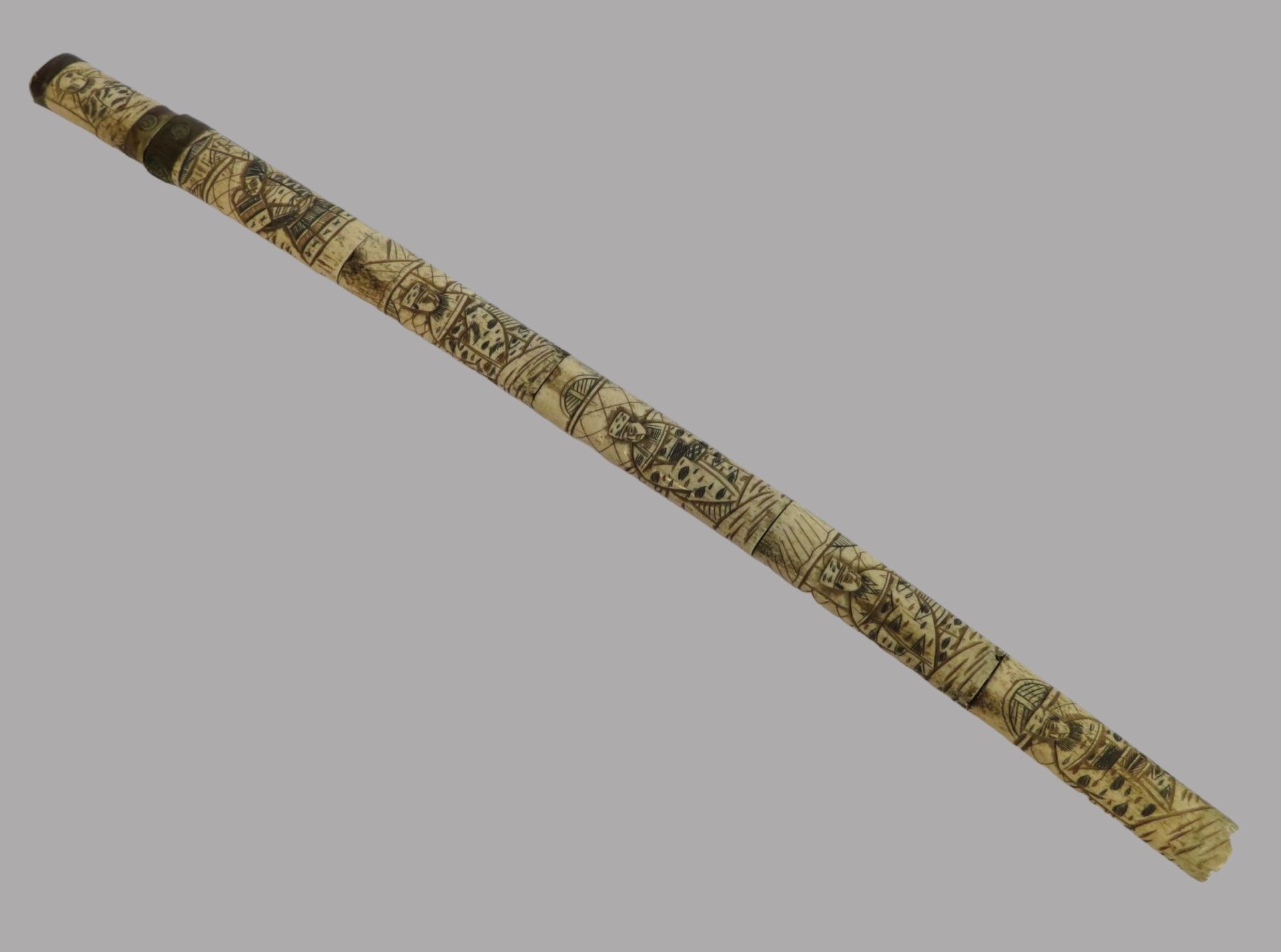 Samurai-Schwert in Scheide, 19. Jahrhundert, Bein geschnitzt, l 70 cm, b 4 cm.