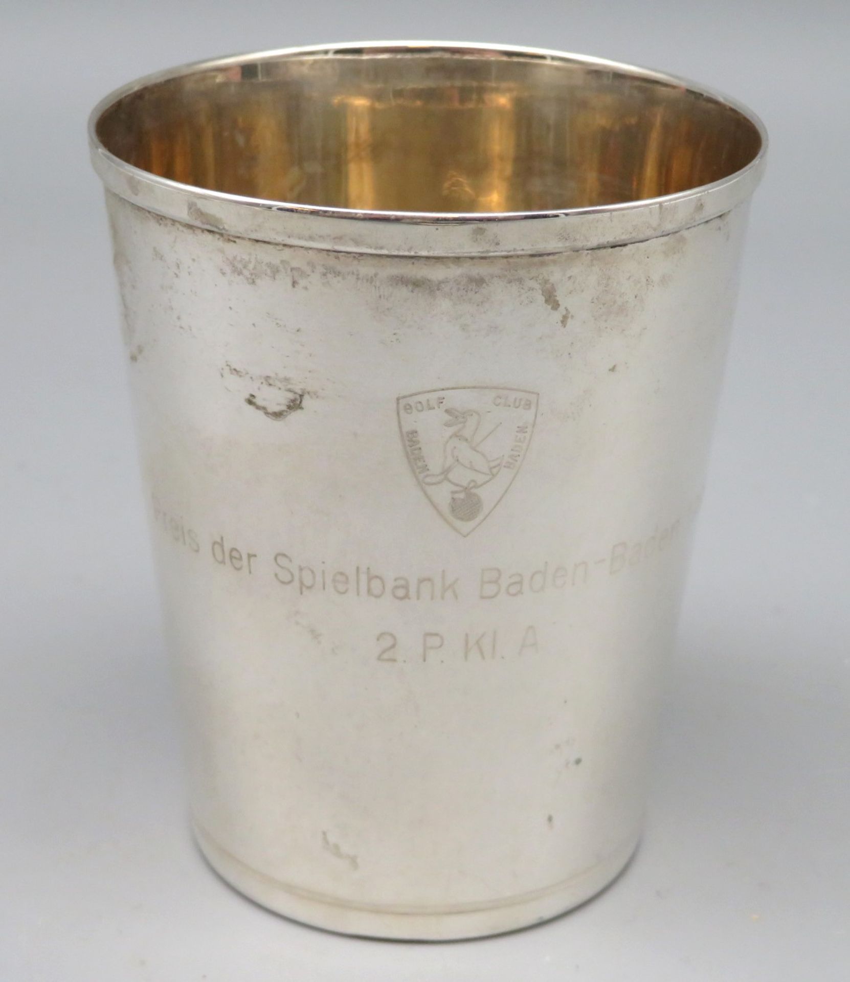 Becher mit Widmung, Schauseite versehen mit reliefiertem Herz, Golfclub Baden-Baden, Silber 800/000 - Image 2 of 3