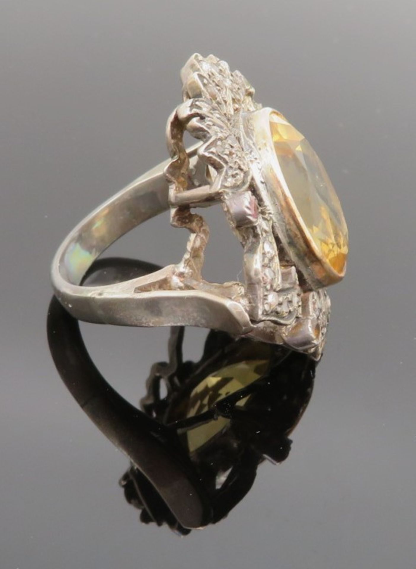 Antikisierender Damenring, mittig besetzt mit facettiertem Citrin, dieser gefasst in rötlichem Gold - Bild 2 aus 2