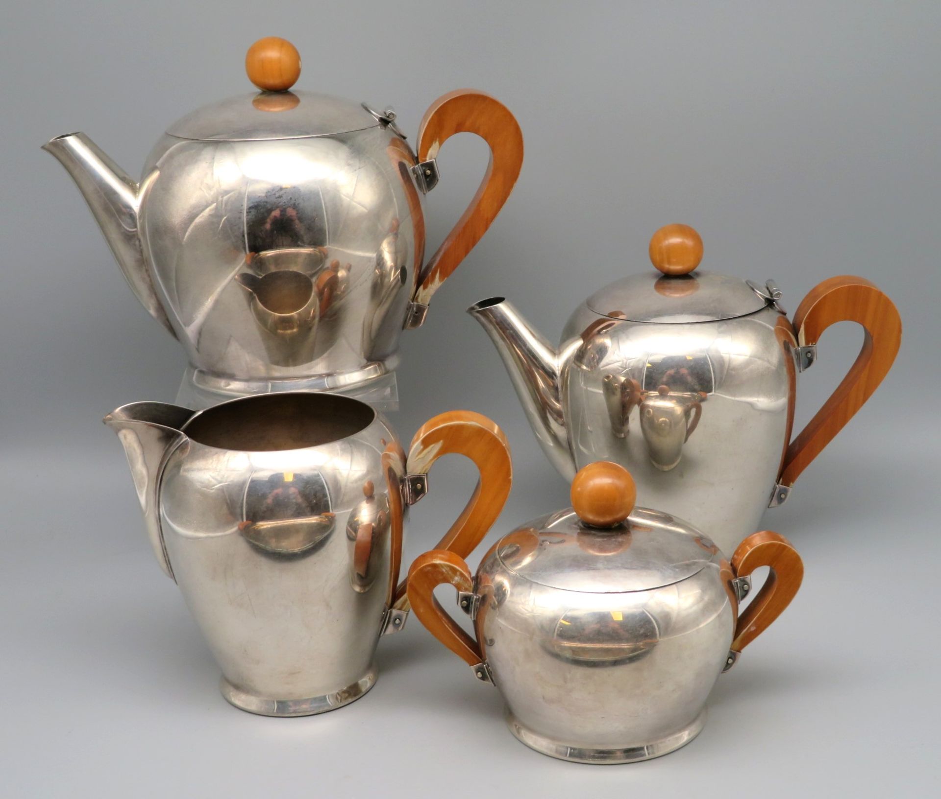 Designer Kaffee- und Teeservice, Bombé, Entwurf Carlo Alessi (1916 - 2009) 1945, 4 teiliges Kaffee- - Image 2 of 3