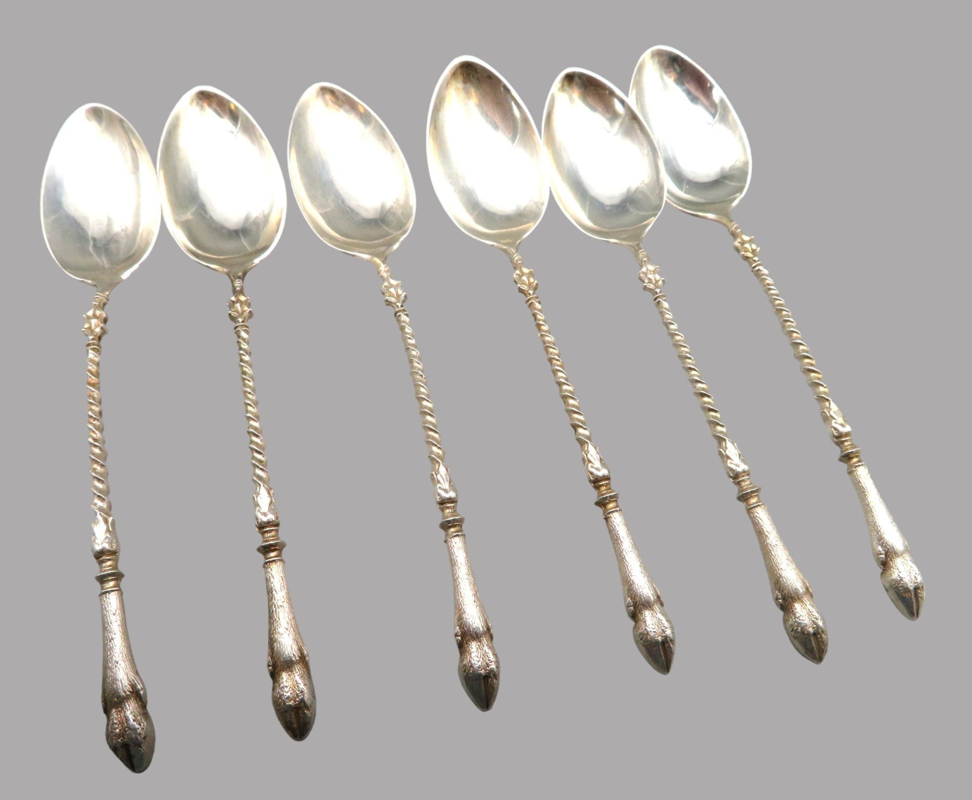 6 Teelöffel, 19. Jahrhundert, Silber 835/000, punziert, 44,03 g, gedrehter Griff, endend in Ziegenf