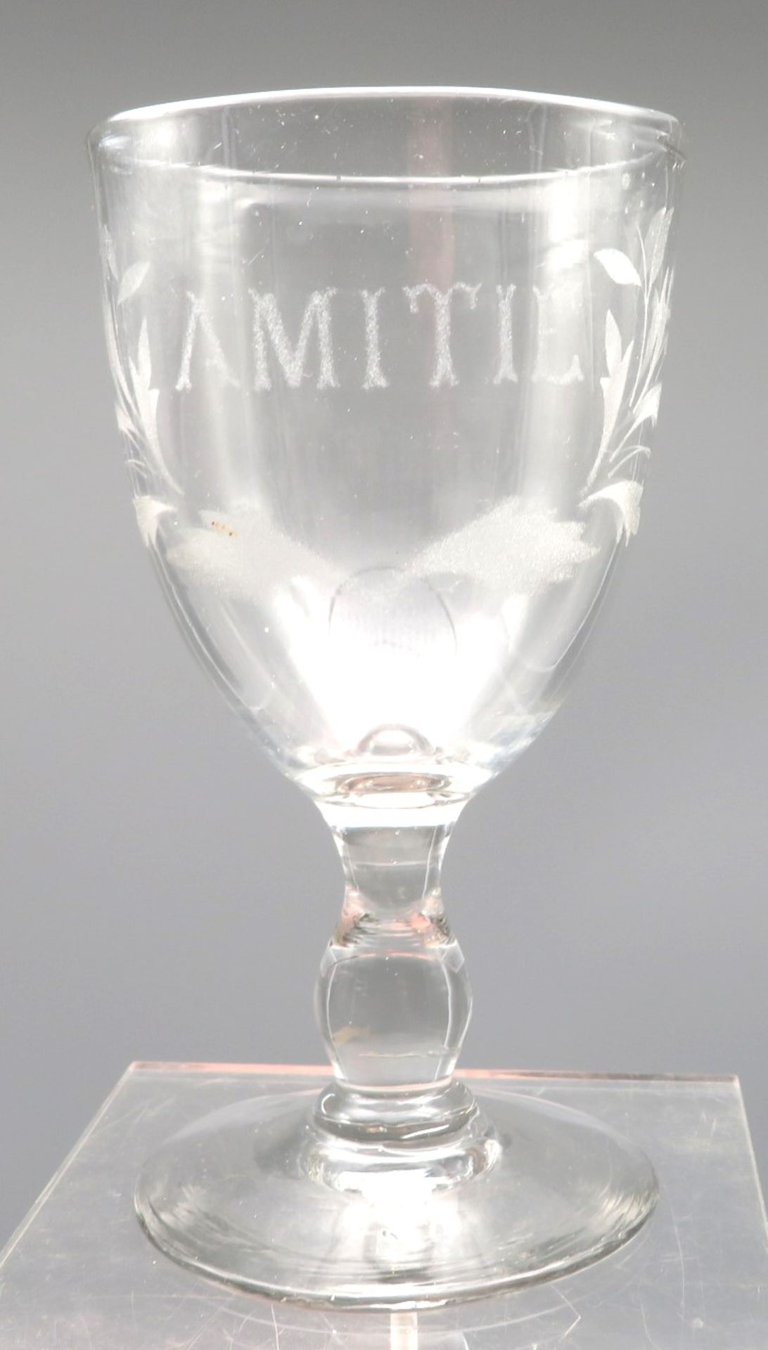 7 antike Gläser, 19. Jahrhundert, farbloses Glas mit Ätzung "Souvenir" und "Amitié", h 14 cm, d 7,5